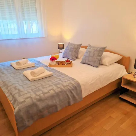 Ana - ドゥブロブニク